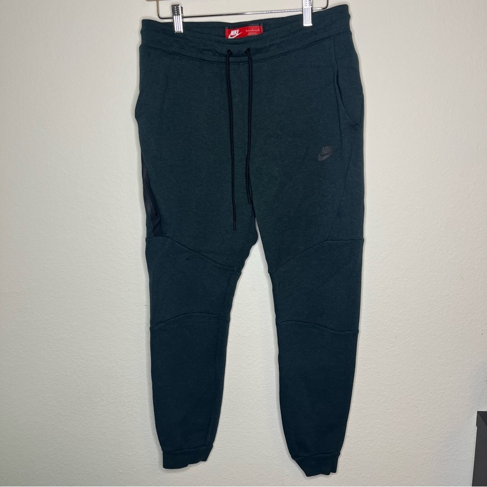 Nike Sportswear Tech Fleece
Men's Slim Fit Joggers